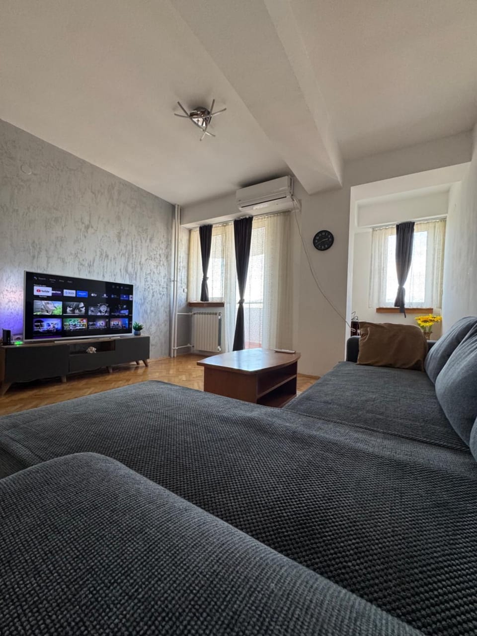 Communal lounge/ TV room, Bed, Living room