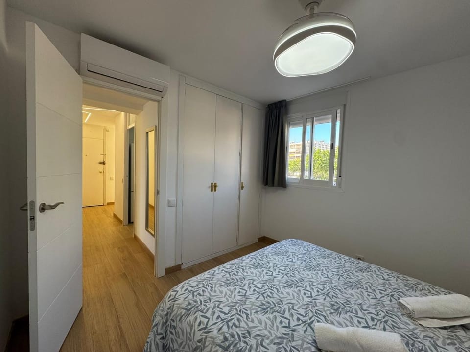 Bedroom, air conditioner