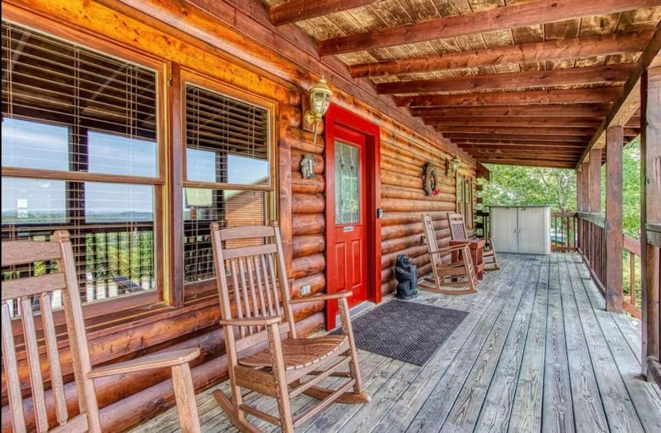 Taylor Tots Hideaway House in Pigeon Forge