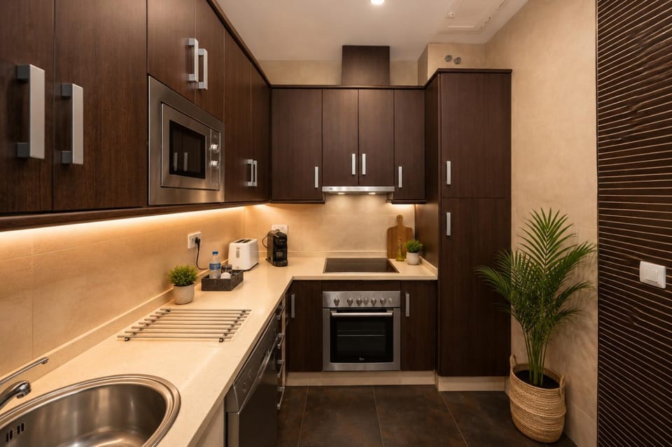 Kitchen or kitchenette, dishwasher, oven, toaster