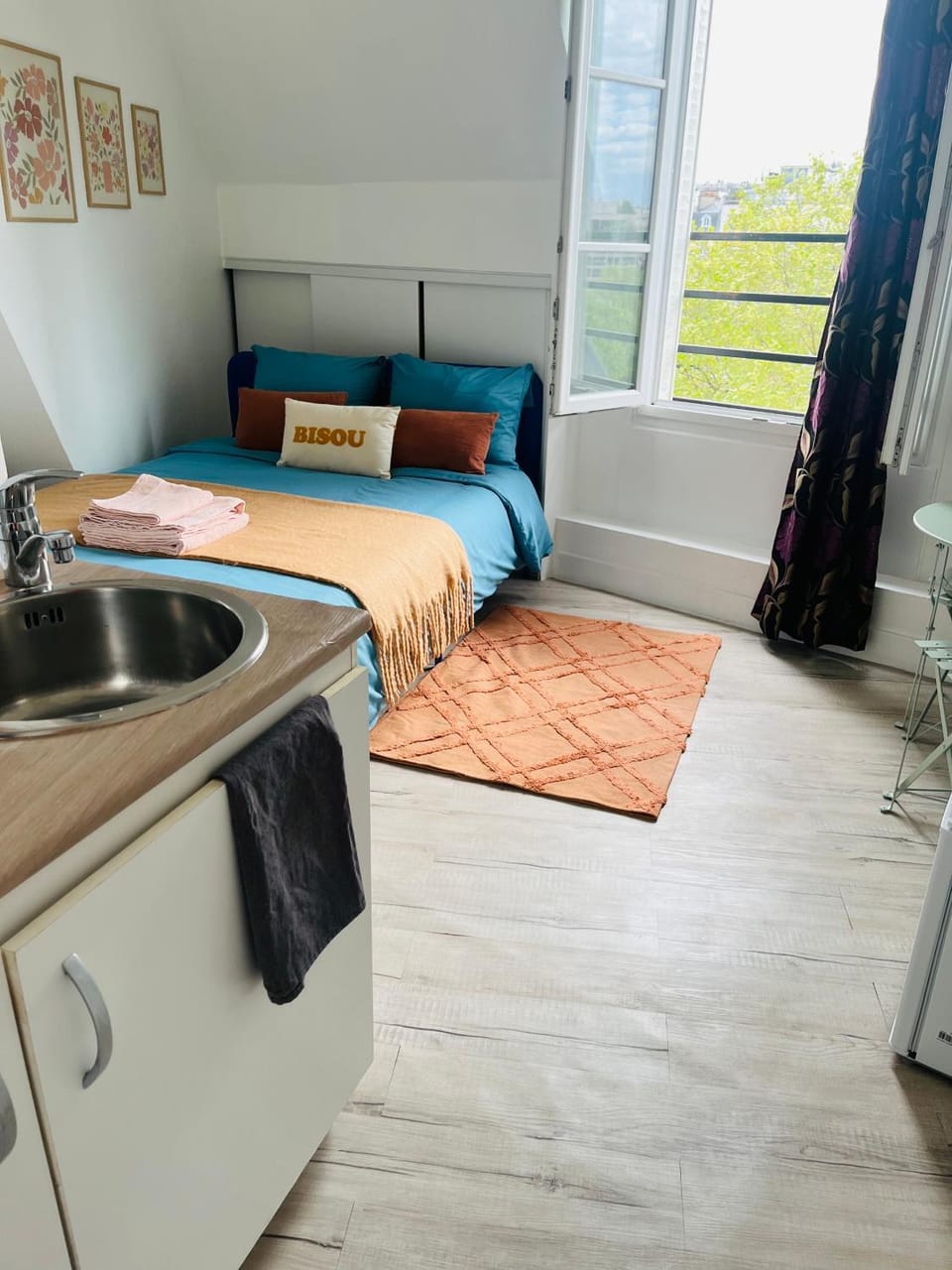 Kitchen or kitchenette, Photo of the whole room, Bedroom