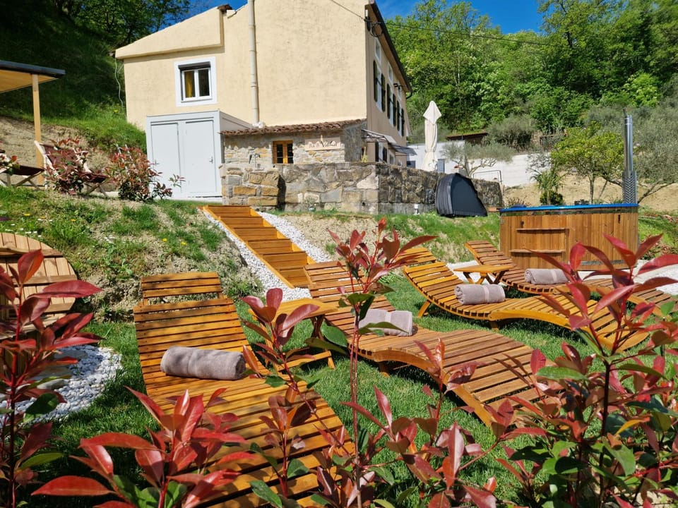 Garden, Hot Tub