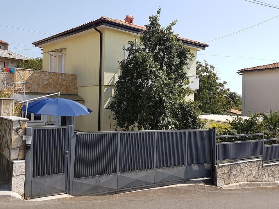 Property building, Day