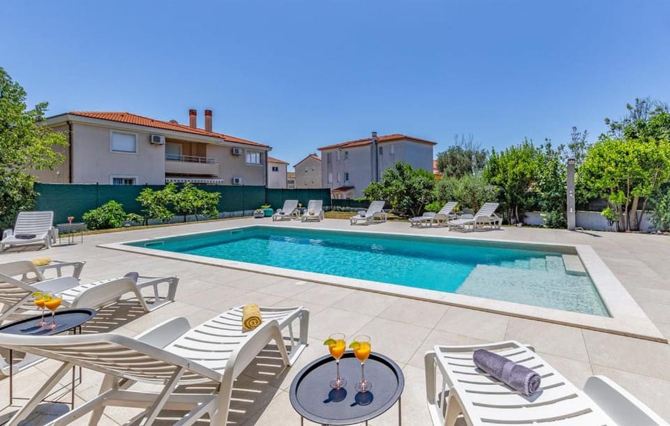 Swimming pool, Swimming pool