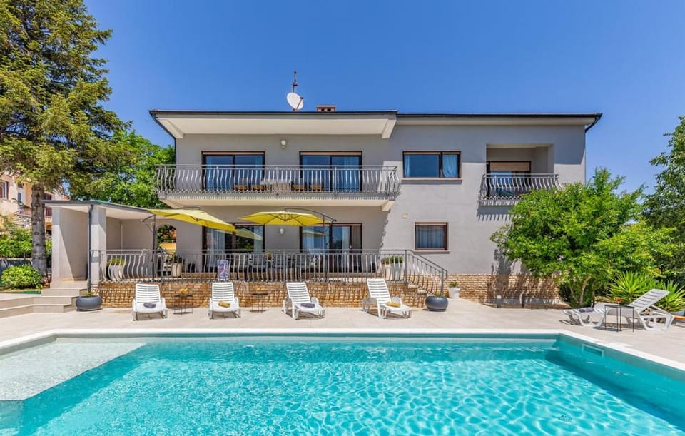 Balcony/Terrace, Swimming pool