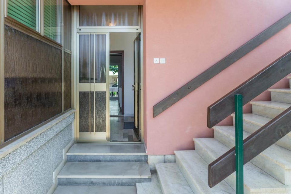 Location, children, Family