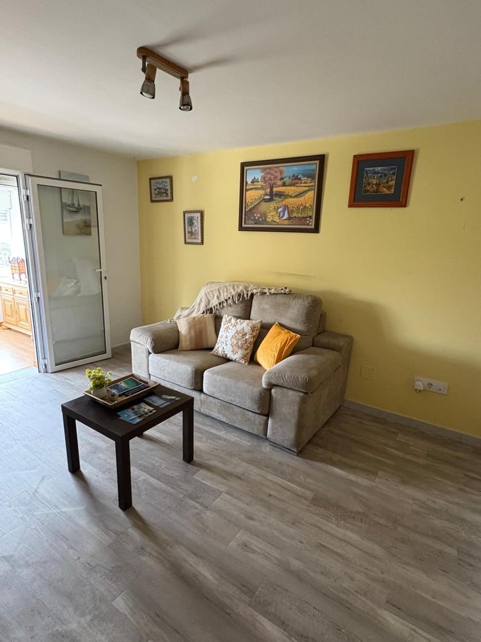 Communal lounge/ TV room