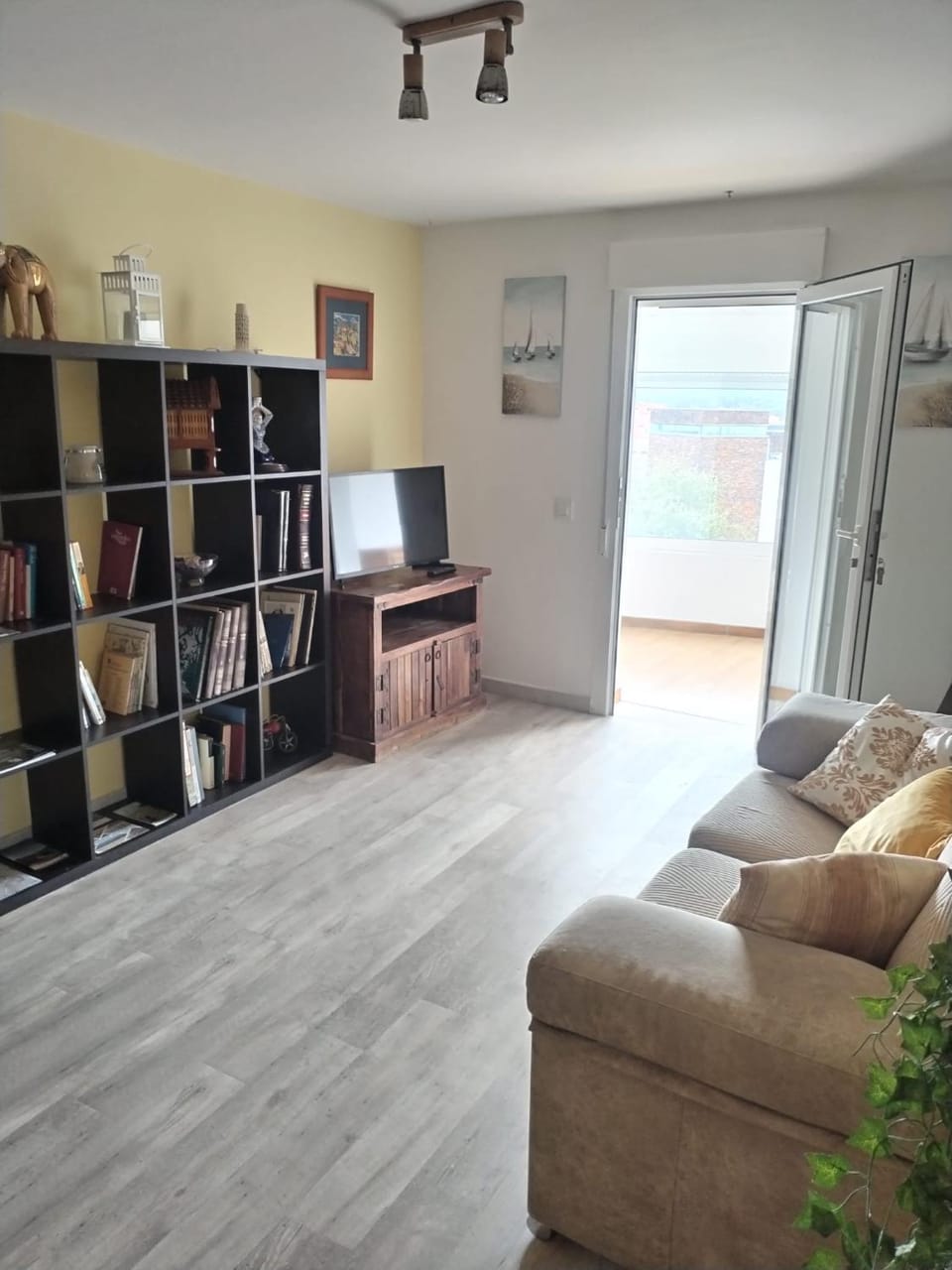 Living room, Lounge or bar