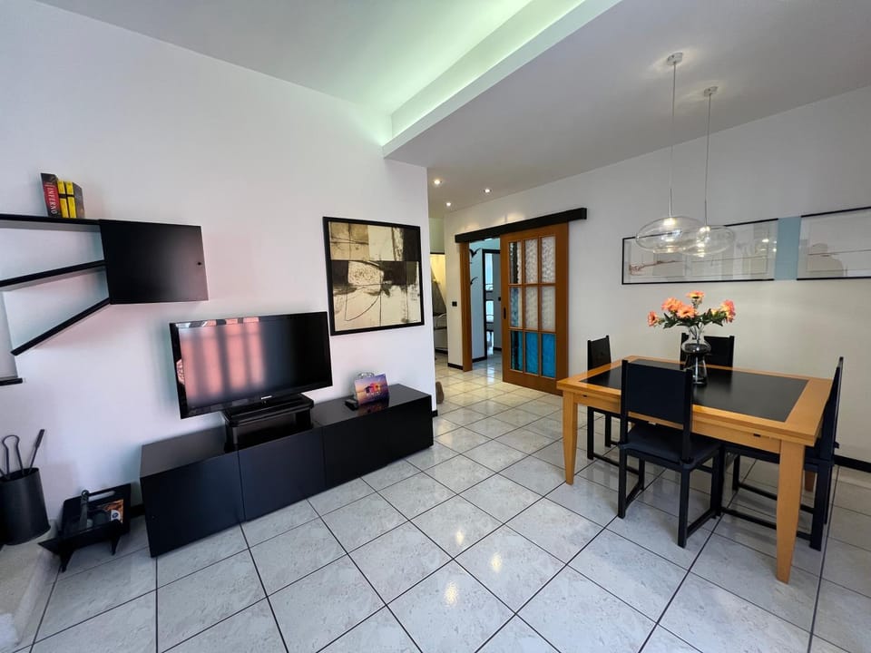 TV and multimedia, Kitchen or kitchenette, Living room, Seating area, Dining area, minibar