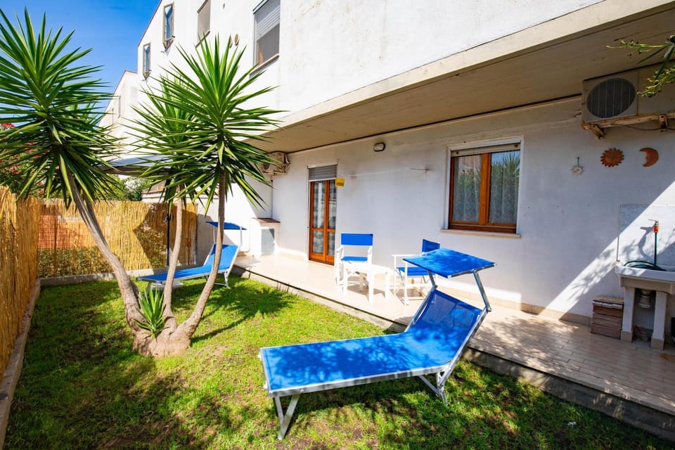 Property building, Patio, Spring, Garden, View (from property/room), Living room, Garden view, sunbed