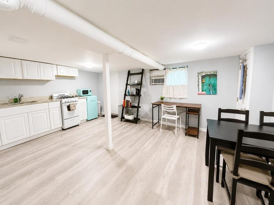 Cozy Logan Square Studio Easy City Access Apartment in Chicago