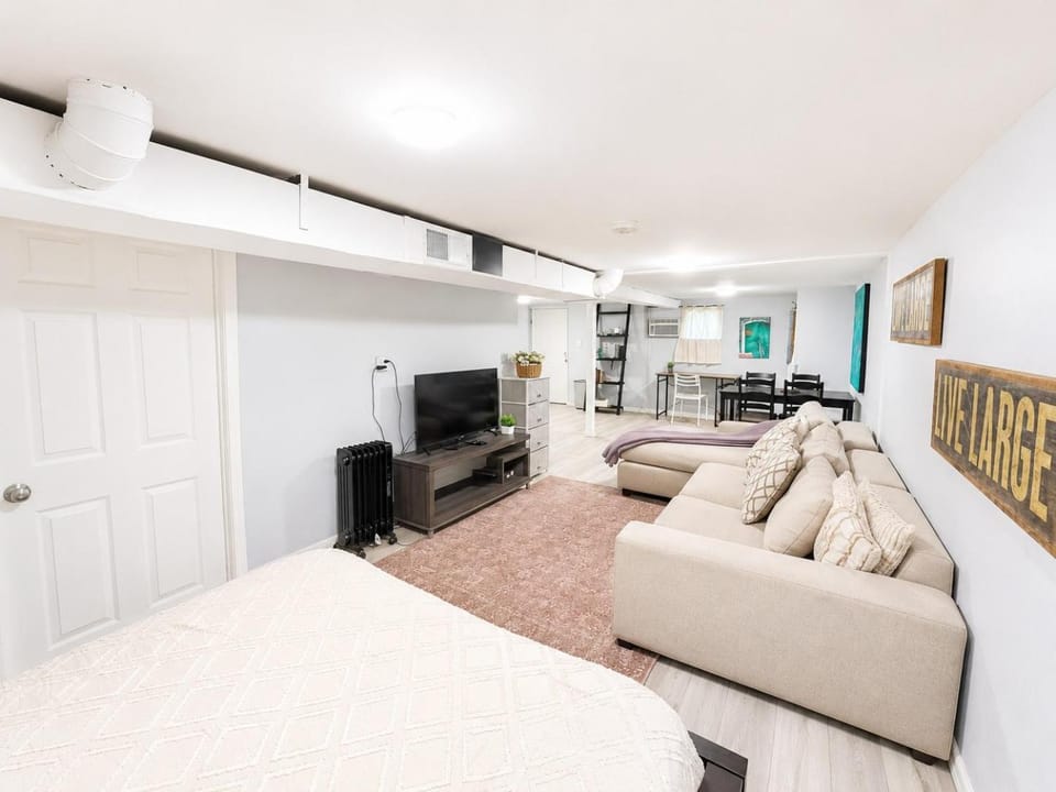 Cozy Logan Square Studio Easy City Access Apartment in Chicago