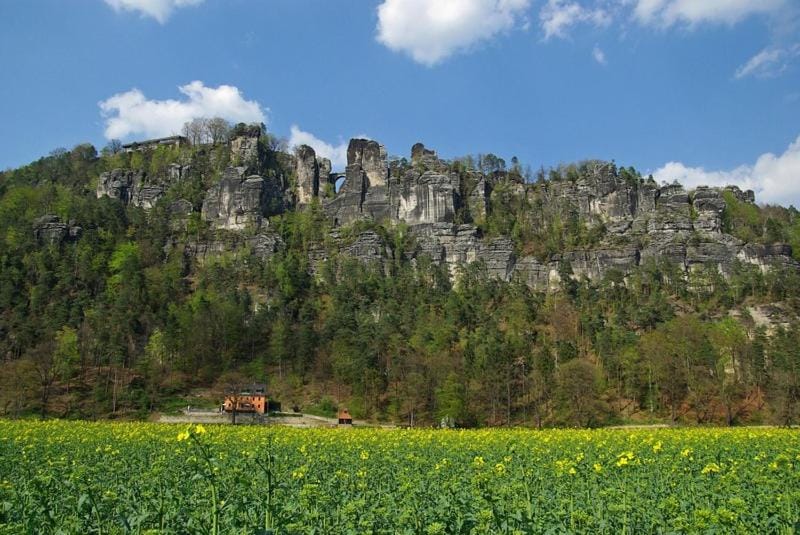 Property building, Nearby landmark, Restaurant/places to eat, Natural landscape, Mountain view
