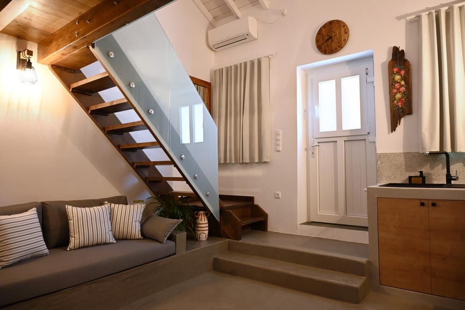 Plakares Studio 1 House in Kea-Kythnos