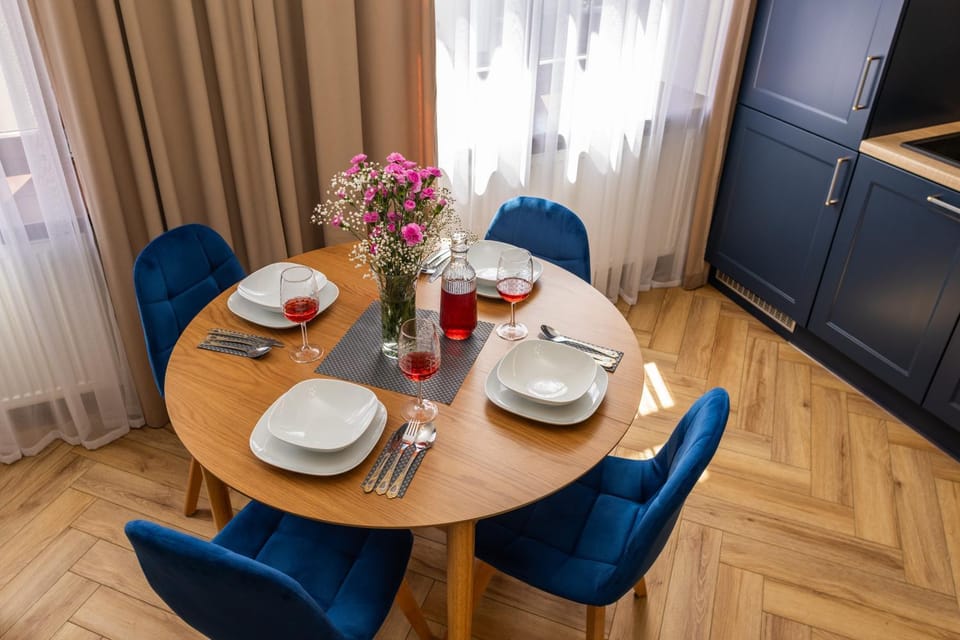 Kitchen or kitchenette, Living room, Dining area