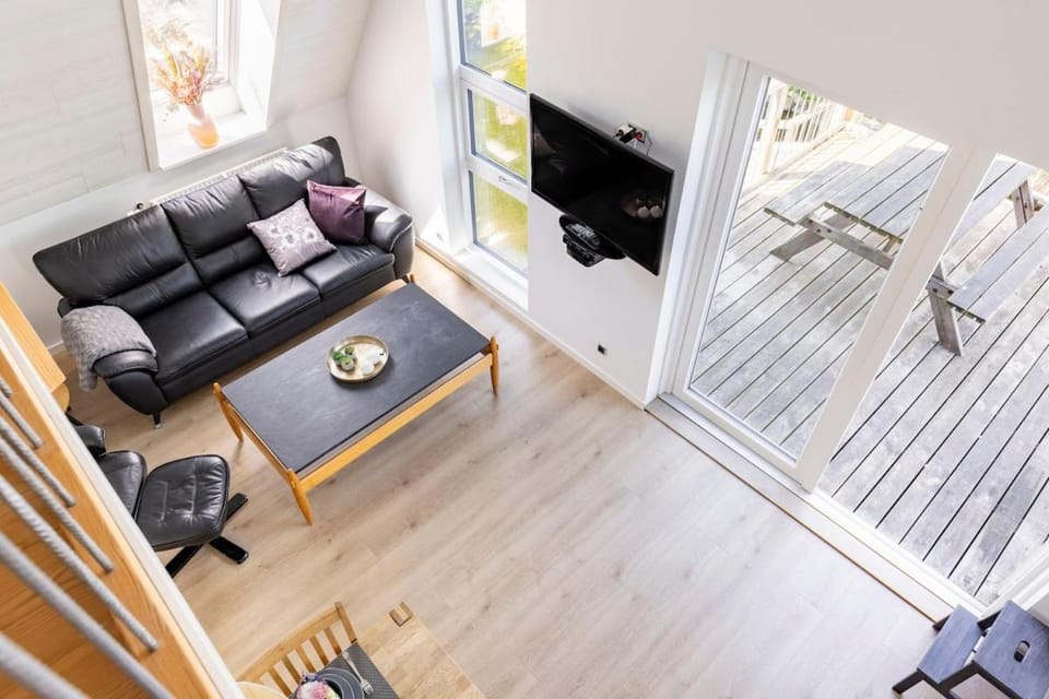 TV and multimedia, Living room, Evening entertainment