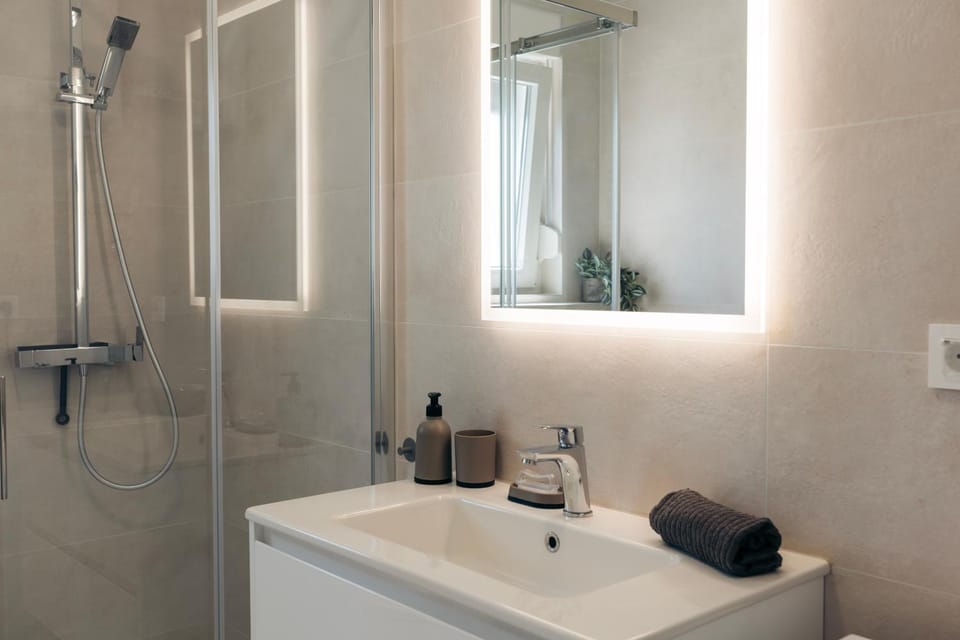 Shower, Bathroom