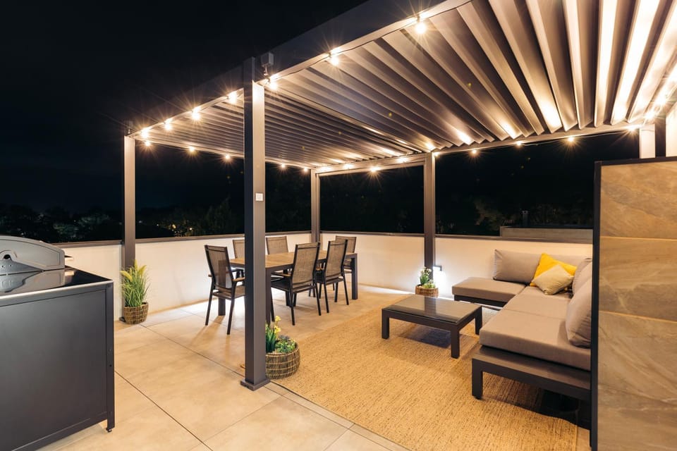 Night, BBQ facilities, View (from property/room), Balcony/Terrace, Seating area