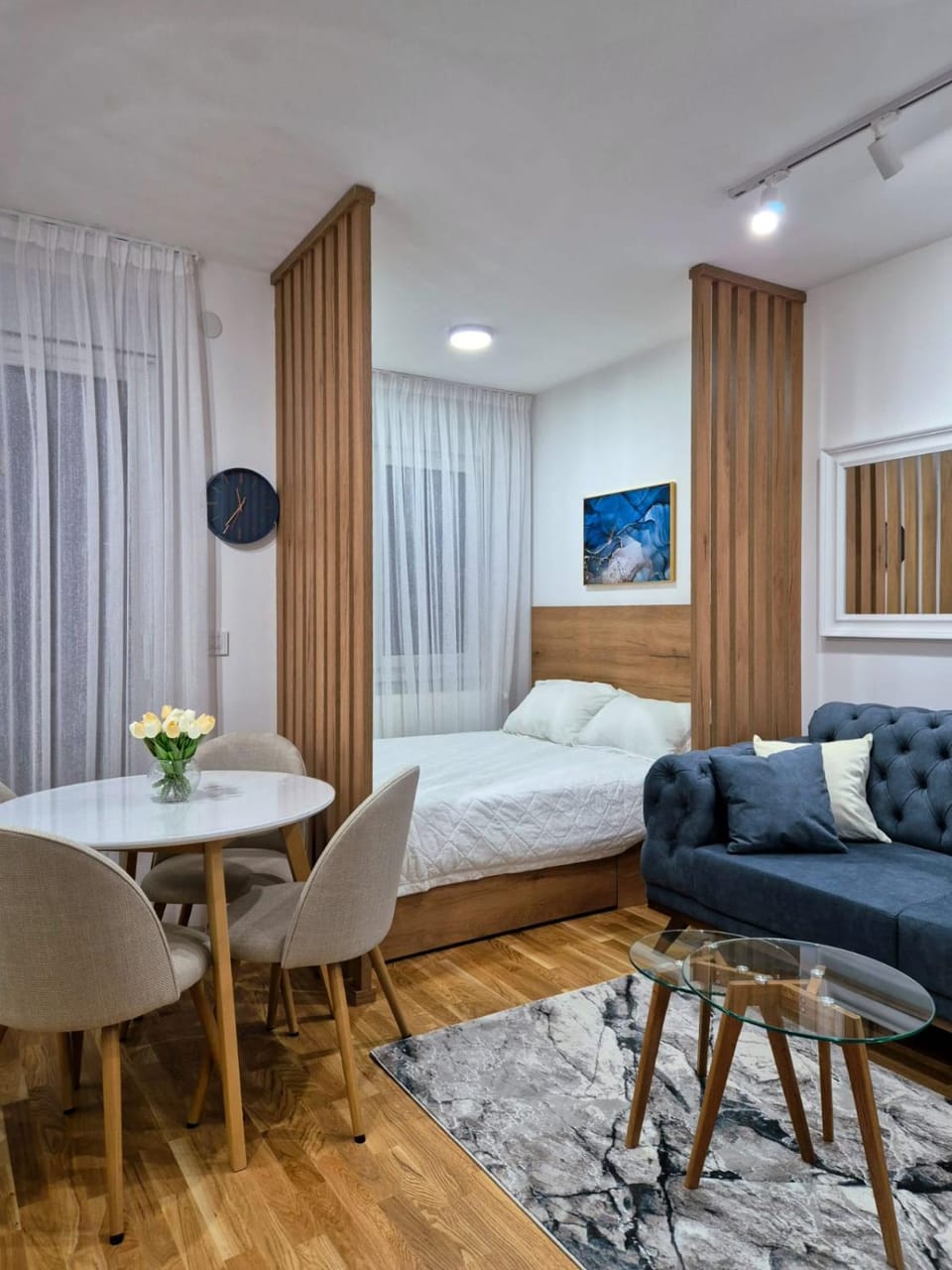 Bed, Living room, Photo of the whole room, Seating area