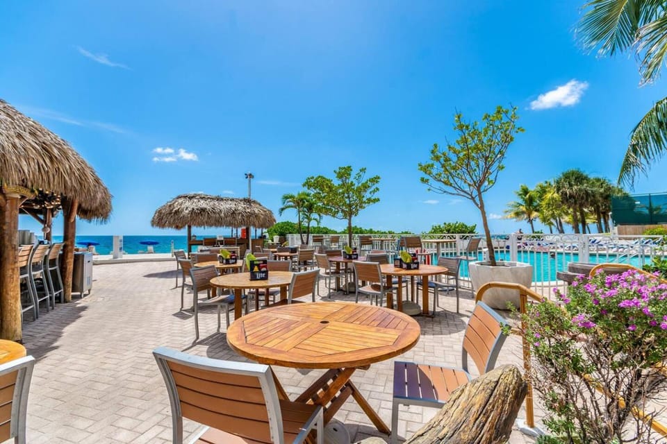 Balcony/Terrace, Lounge or bar, Beach, Swimming pool, Dinner