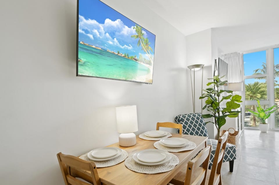 TV and multimedia, Seating area, Dining area