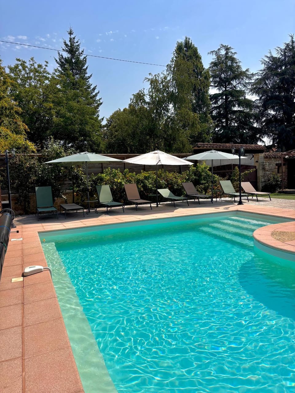 Swimming pool, sunbed