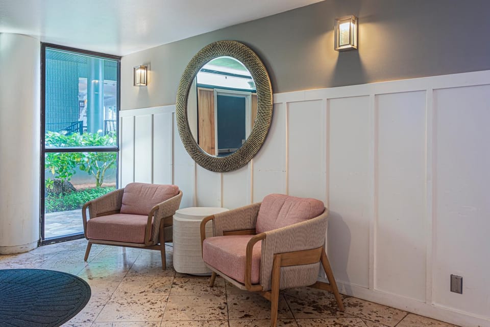 Mountain View Double Bed Room, Beachfront Resort, Lanai, AC, Pool, Restaurant, Gym, Spa Apartment in Kauai