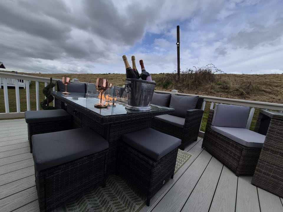 Blue Lagoon with hot tub Campground/ 
RV Resort in Tendring District