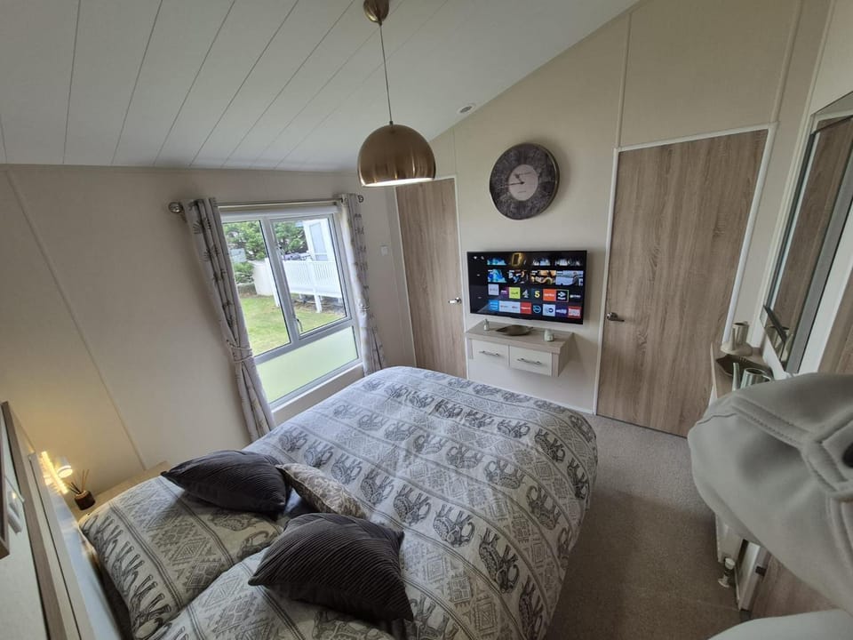 Blue Lagoon with hot tub Campground/ 
RV Resort in Tendring District