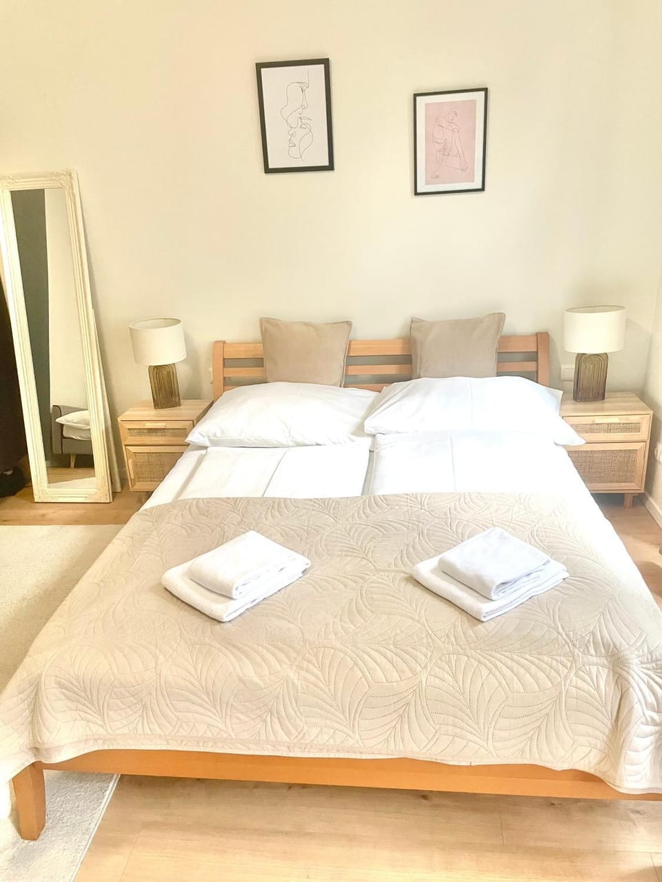 Bed, Photo of the whole room, Bedroom, towels