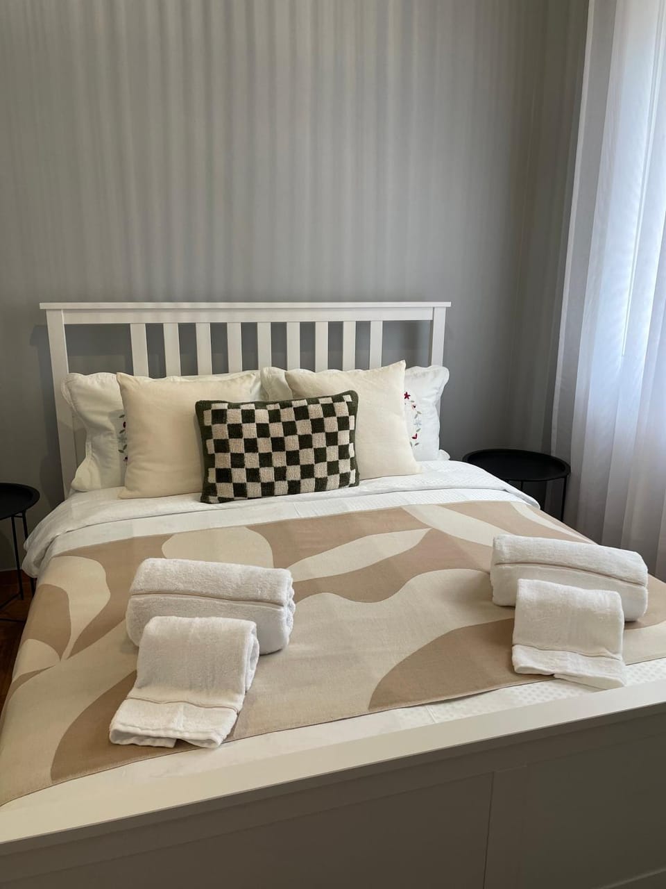 Bed, Photo of the whole room, Bedroom, towels