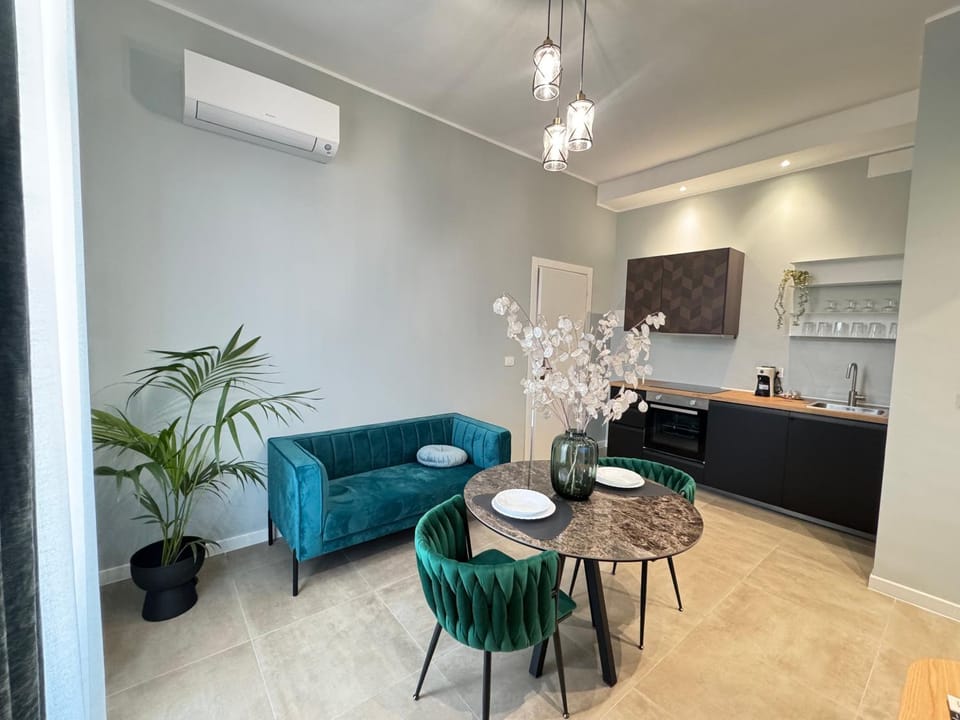 Lounge or bar, Dining area