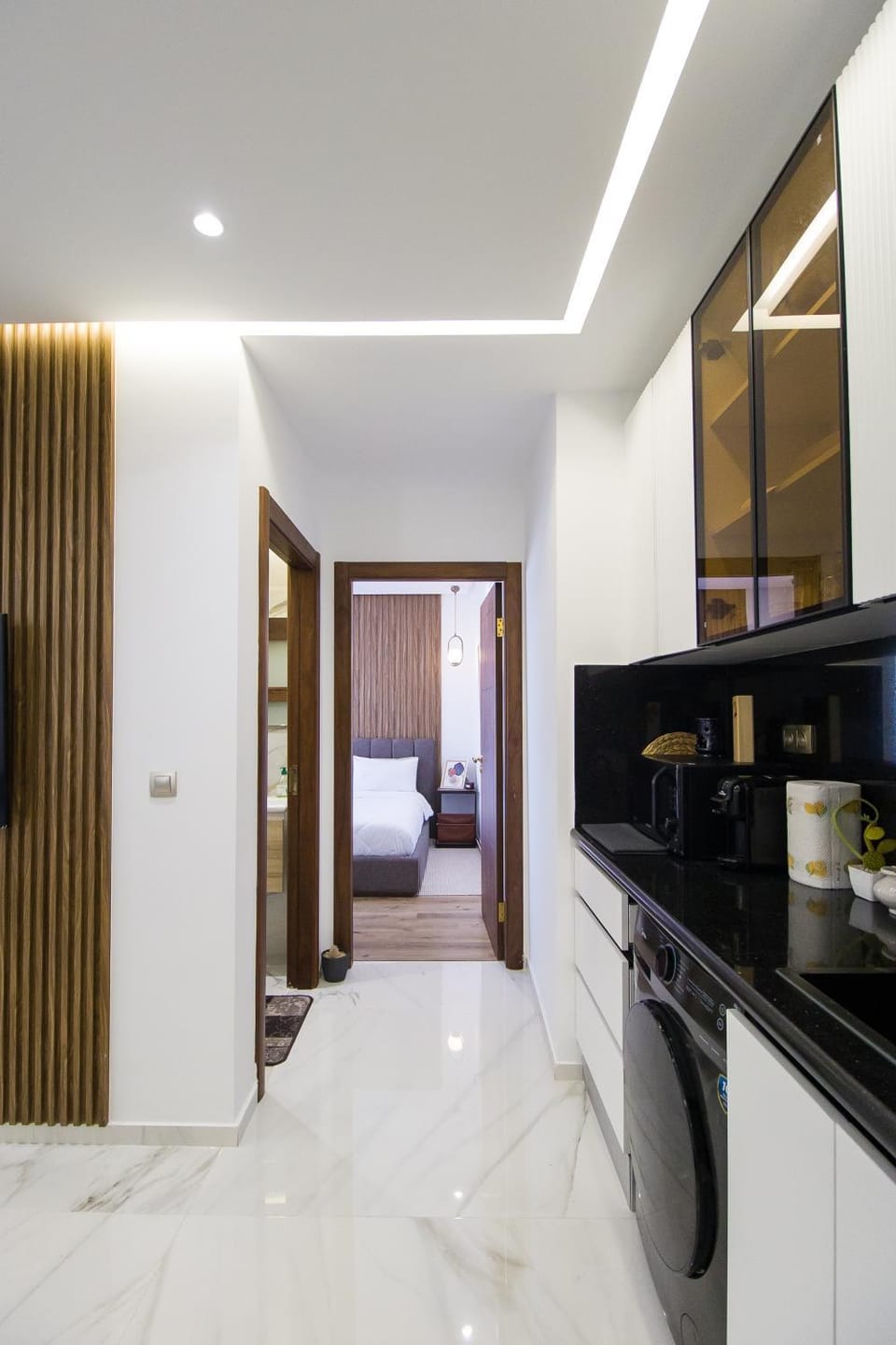 Luxury Marina Retreat, Walk to the Beach Apartment in Tangier