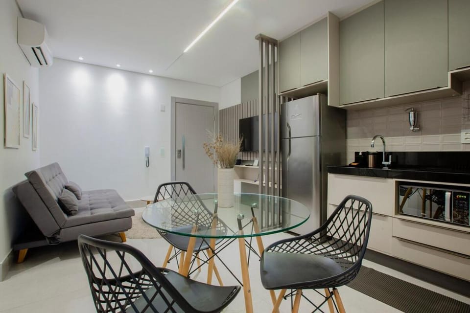 TV and multimedia, Kitchen or kitchenette, Living room, Seating area, Dining area, stove