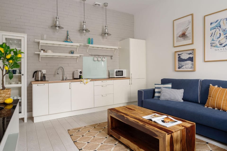 Kitchen or kitchenette, Living room, stove