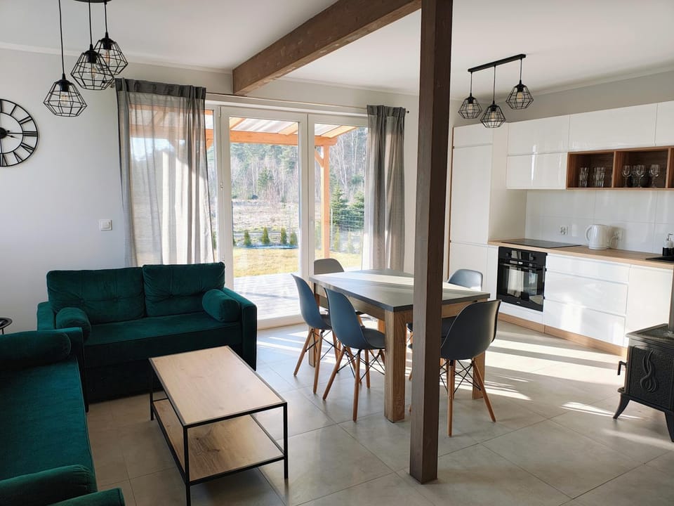 Kitchen or kitchenette, Seating area, Dining area