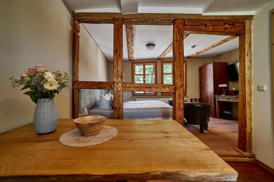 Bedroom, kitchen