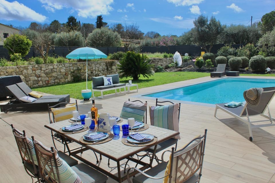 Day, Natural landscape, Garden, Dining area, Garden view, Pool view, Swimming pool, sunbed