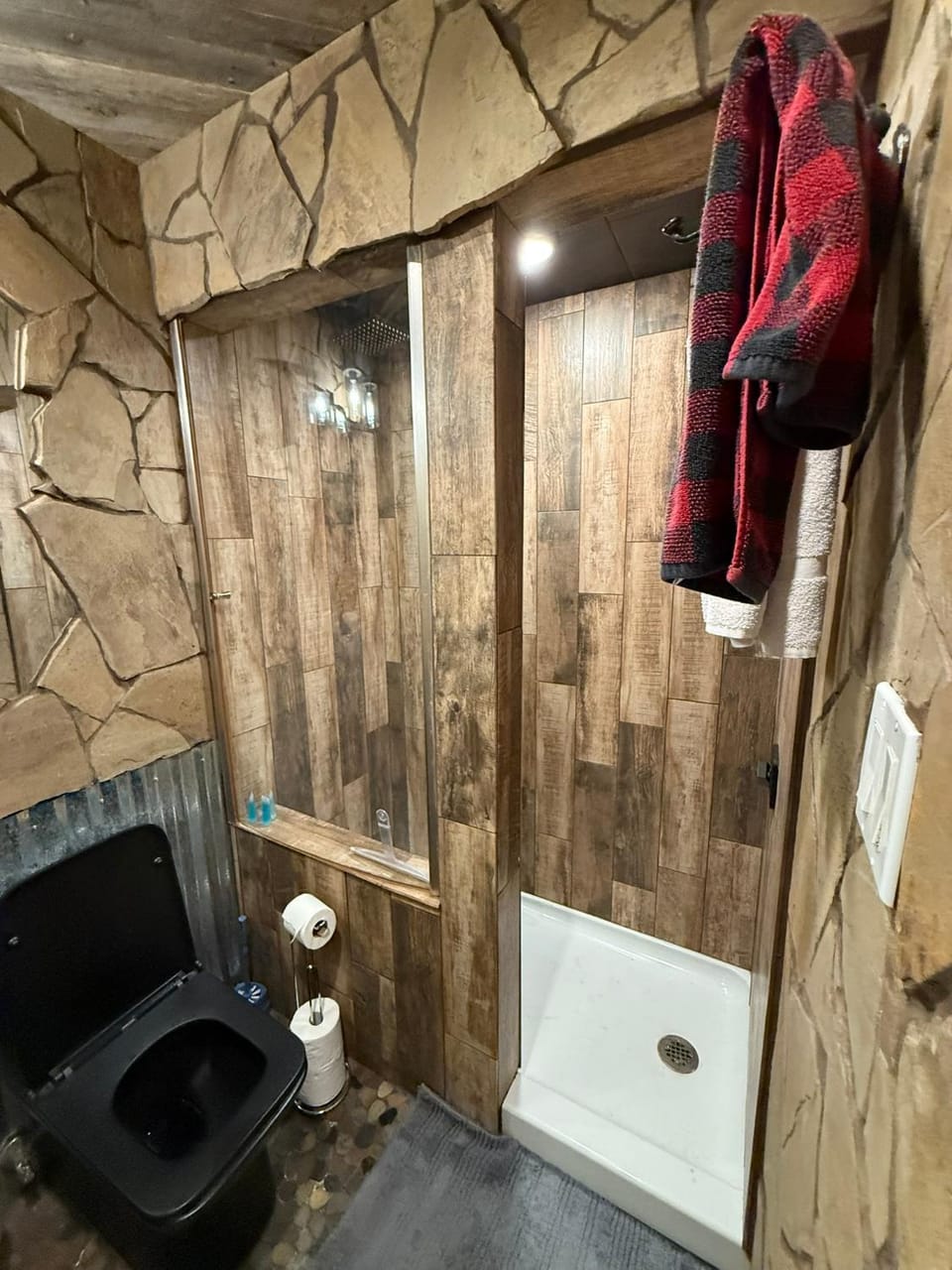 Bunk House The Roost Cabins Cabin in Lakehills