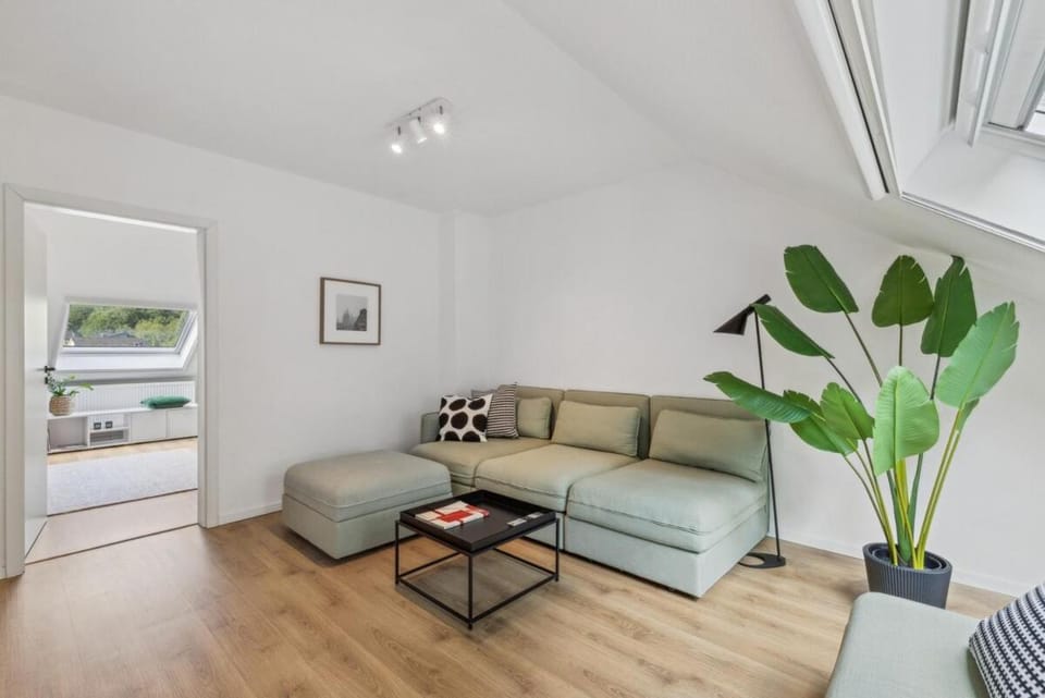 Dachgeschoss Traum Wohnung Ronsdorf 3 Zimmer Apartment in Wuppertal
