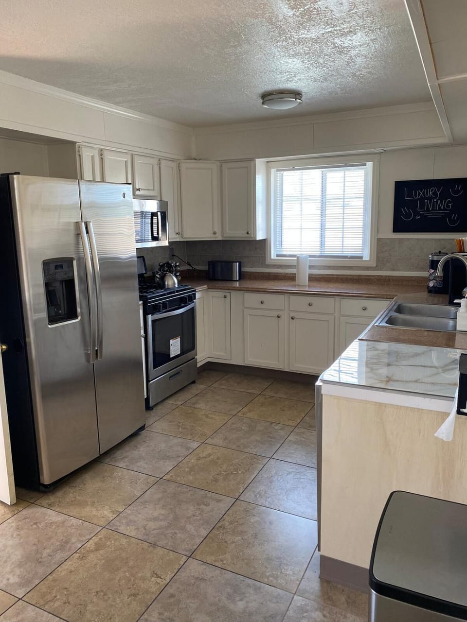 Vegas Oasis- Modern Getaway 5 mins from Strip House in Paradise
