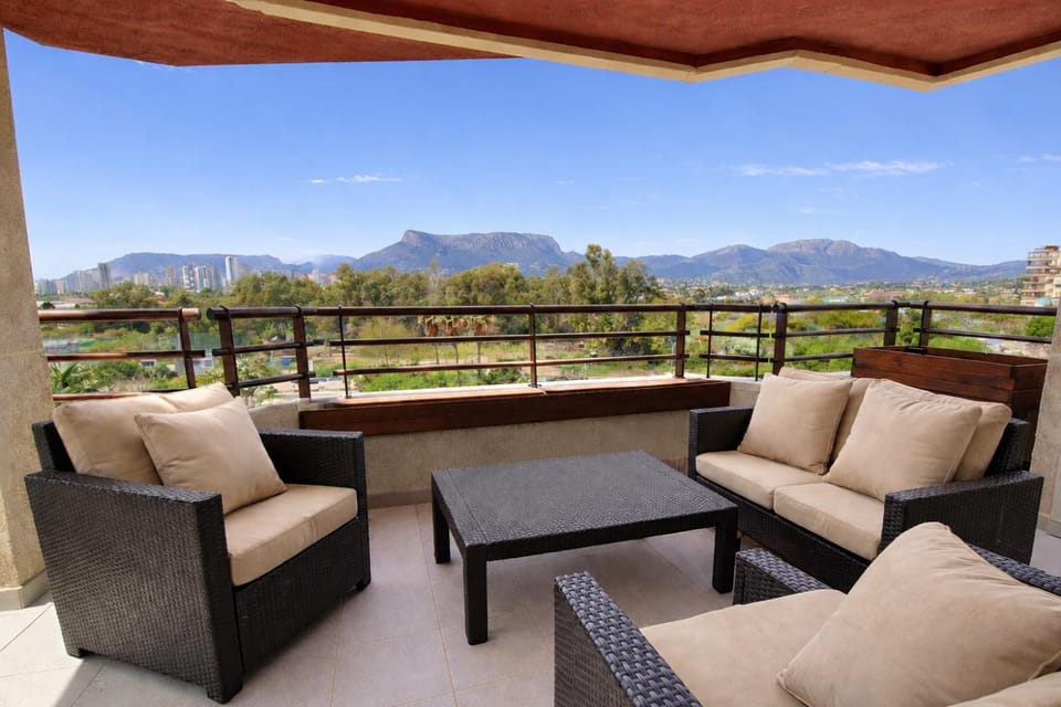 Mountain view, Pool view, Sea view