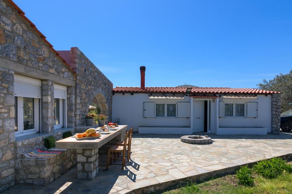 Property building, Patio, Spring, Day, Dining area