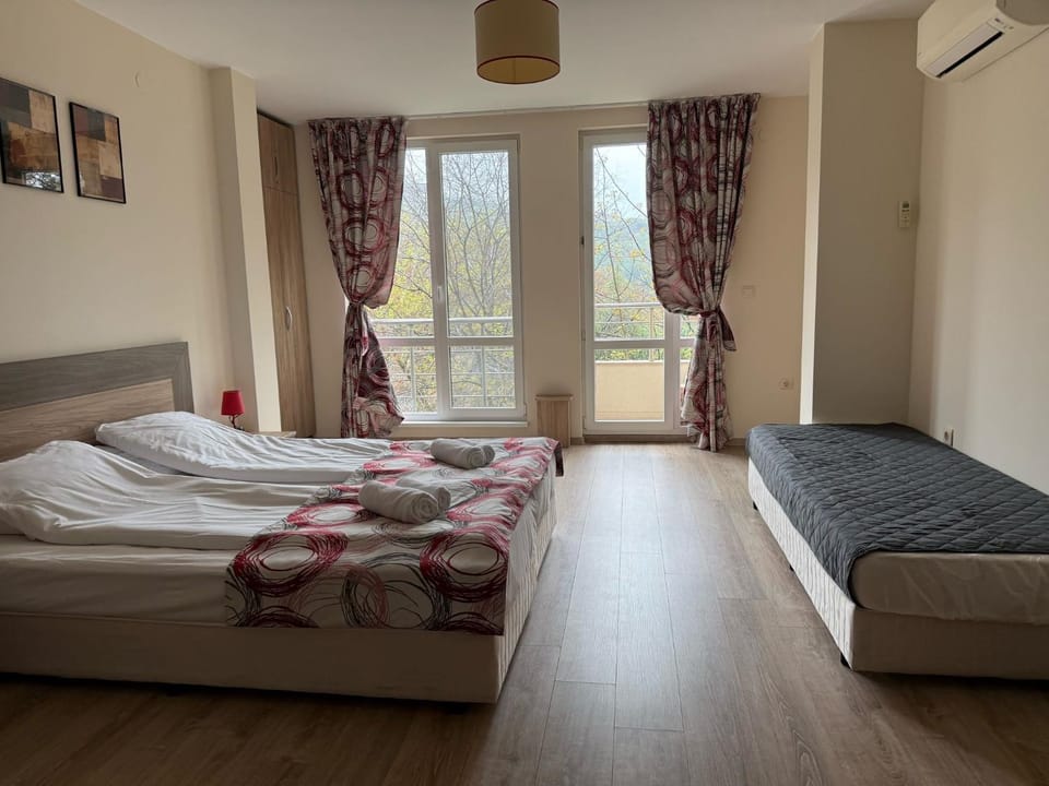 Bed, Photo of the whole room, Bedroom, towels