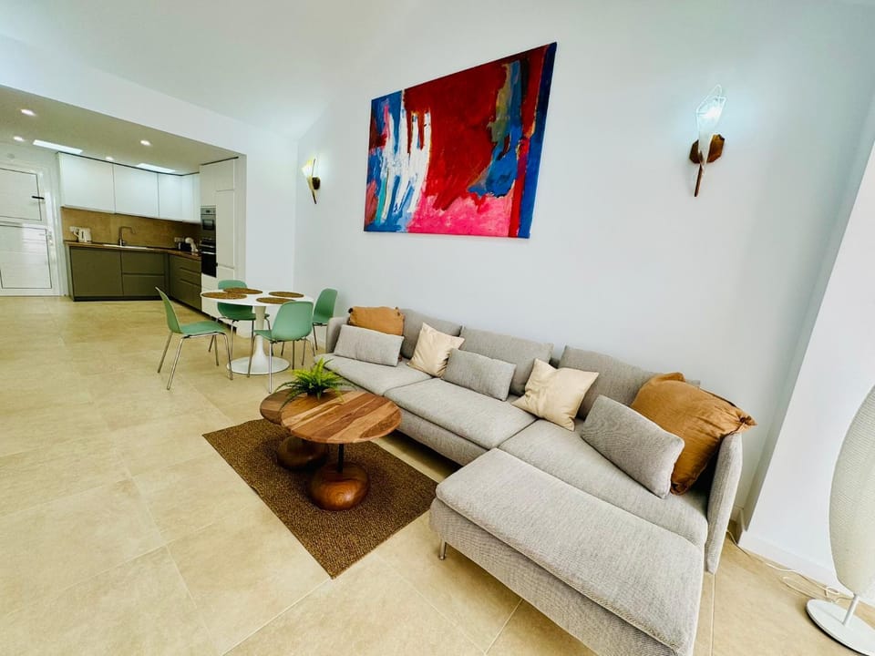 Kitchen or kitchenette, Living room, Seating area, Dining area, kitchen