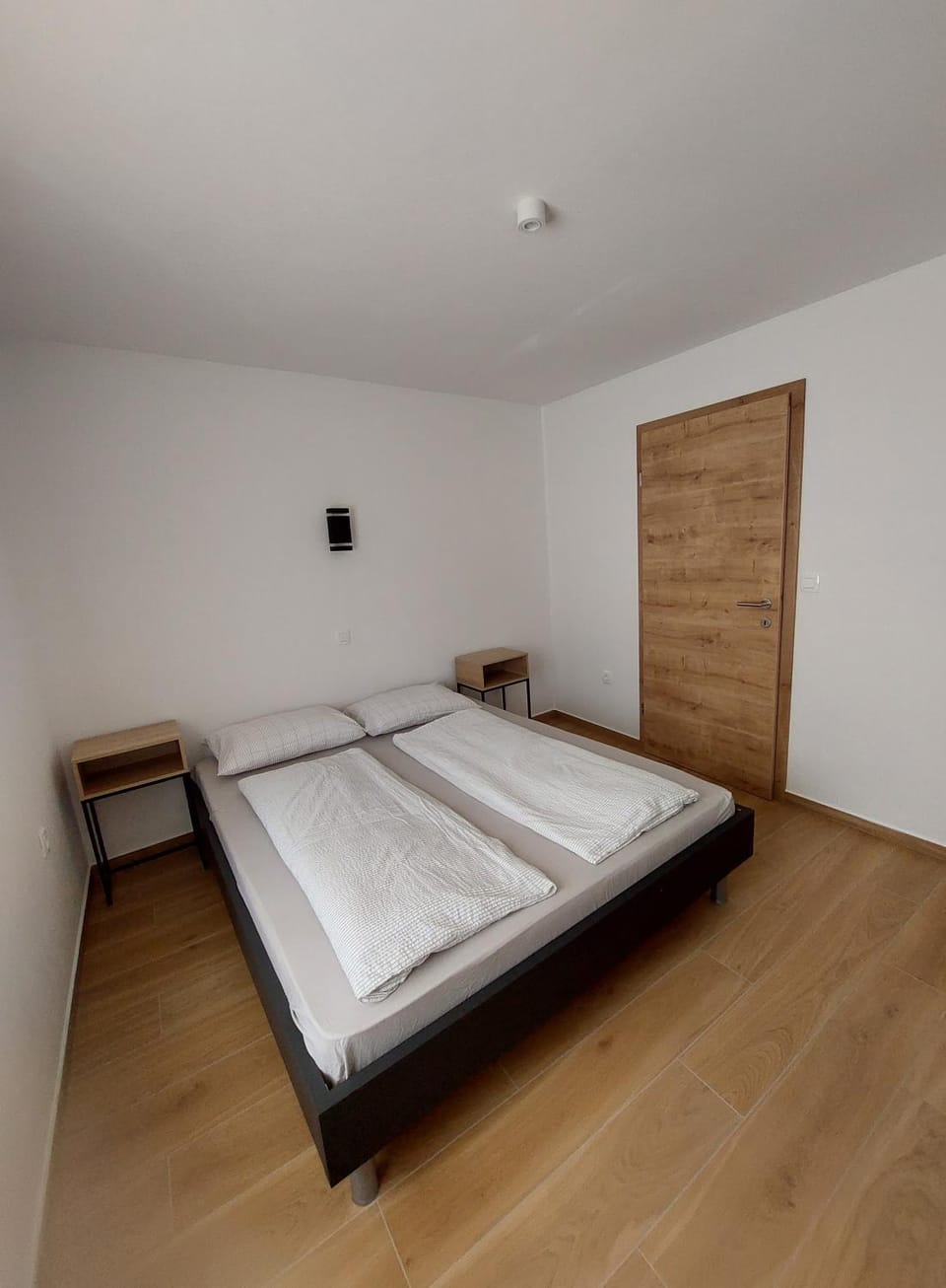 Bed, Bedroom, towels, wardrobe