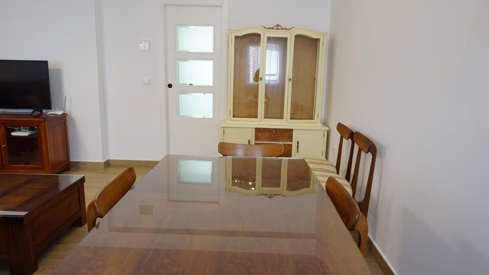 TV and multimedia, Living room, Seating area, Evening entertainment