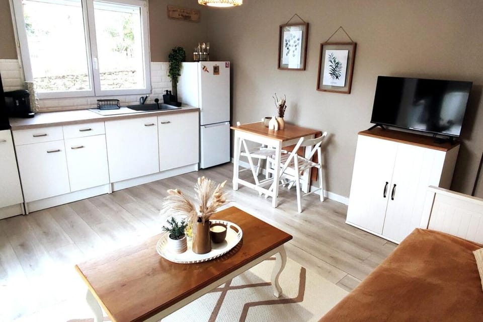 Logement lumineux bord de forêt Apartment in Provence-Alpes-Côte d'Azur