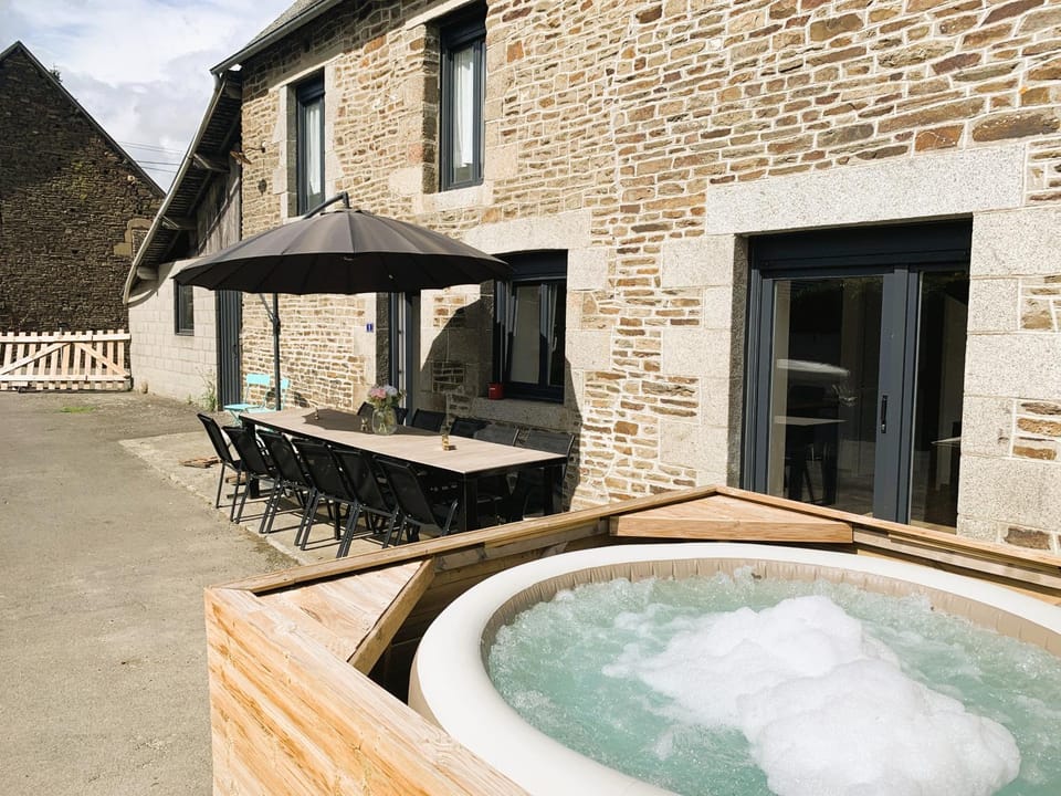 Property building, Patio, Hot Tub