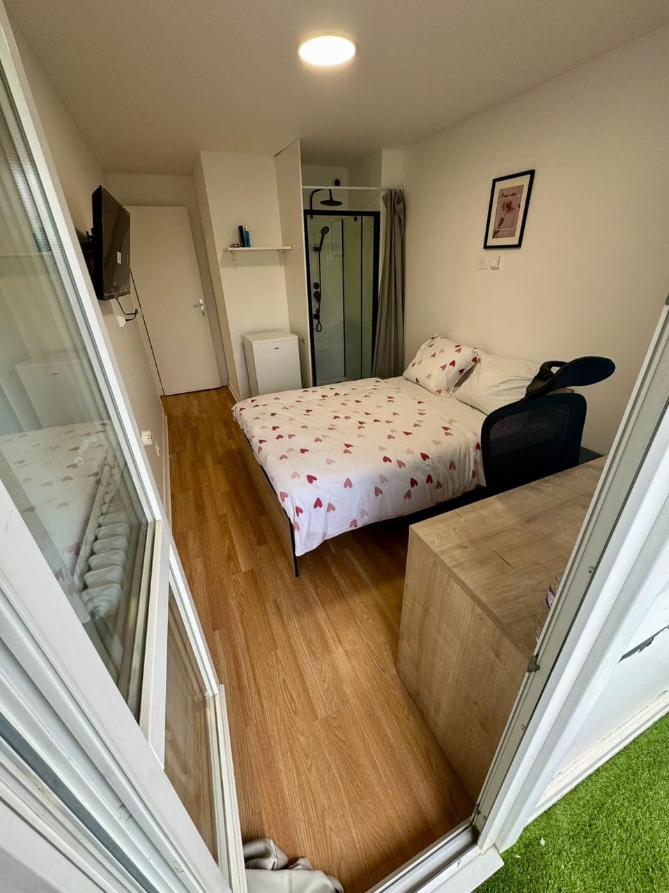 Bed, Photo of the whole room, Bedroom